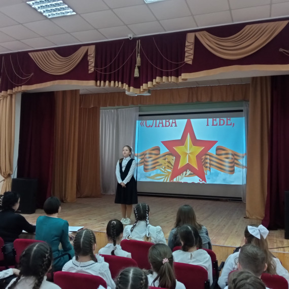 Равнение на Героев!.