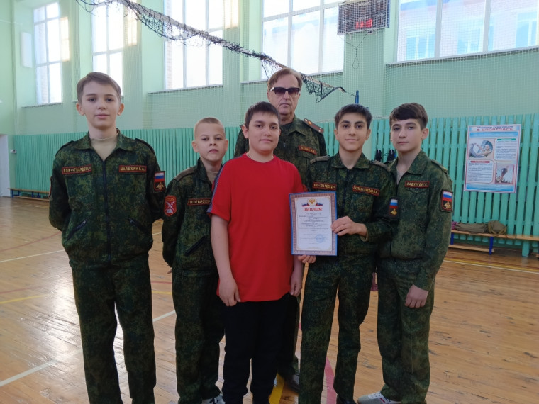 Парни гимназии - будущие защитники!.
