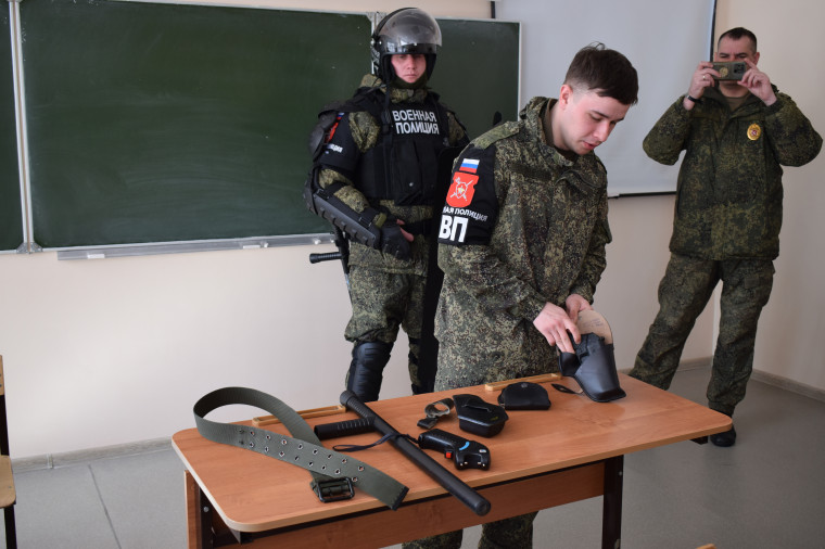 Профориентационная встреча с сотрудниками военной полицией..
